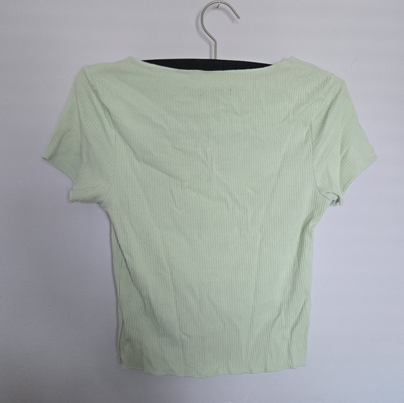 Light Green Ribbed V-Neck Top - Picture 3 of 4